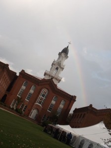 La preuve que Dieu ne m'en veut pas : un joli arc en ciel m'attendait à la sortie...